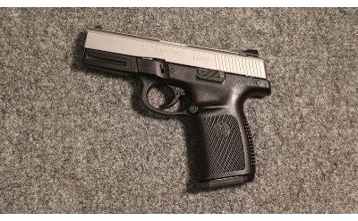 Smith & Wesson ~ SW40VE ~ .40 S&W (4884742) - Image 2 of 2