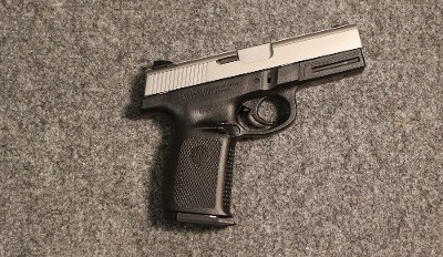 Smith & Wesson ~ SW40VE ~ .40 S&W (4884742) - Image 1 of 2