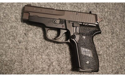 SIG Sauer ~ P228 ~ 9mm Luger (SKU: 4892082) - Image 2 of 2