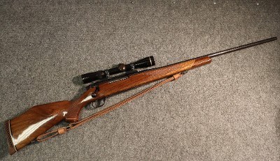 Weatherby ~ Mark V ~ .300 Weatherby Magnum (4898509) - Image 1 of 5