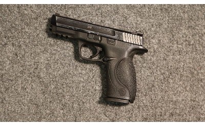 Smith & Wesson ~ M&P 40 ~ .40 S&W (4740096) - Image 2 of 2