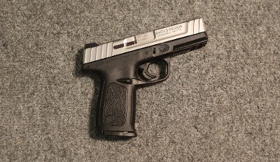 Smith & Wesson ~ SD40 VE ~ .40 S&W (4950147) - Image 1 of 2