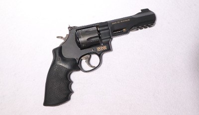 Smith & Wesson ~ 327 ~ .357 Magnum - Image 1 of 3