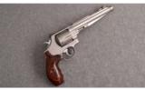 Smith & Wesson 629-6 PC, .44 Magnum - 1 of 3