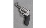 SMITH & WESSON MODEL 500
.500 MAGNUM - 2 of 3