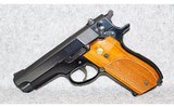 Smith & Wesson~39-2~9mm Luger - 2 of 3