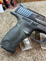 Smith & Wesson M&P40 40 S&W - 6 of 9