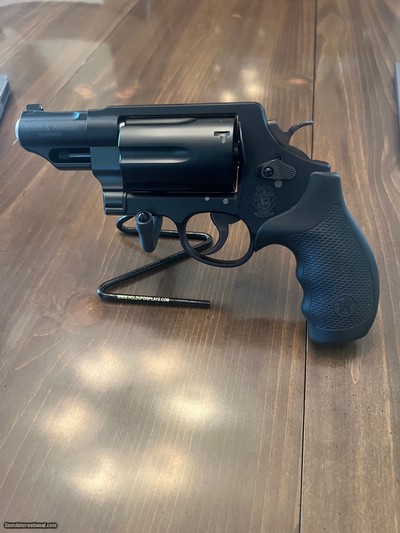 Smith & Wesson Governor 45colt/45acp/410ga like new