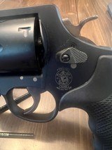 Smith & Wesson Governor 45colt/45acp/410ga like new - 2 of 5