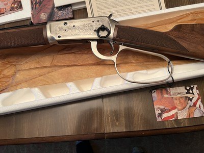 Winchester 94 John Wayne Commemorative 32-40 NIB 1981 LIGHT DAMAGE - Image 7 of 11