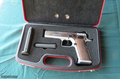 Tanfoglio Defiant Stock II in 9mm