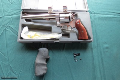 Stainless Ruger Redhawk in 44 Remington Magnum
