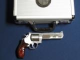 SMITH & WESSON 629-5 PERFORMANCE CENTER 44 MAG - 1 of 3