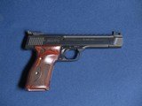 SMITH & WESSON 41 PERFORMANCE CENTER 22LR - 1 of 2