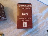 Fiocchi 16 ga 2 1/2" #8 lead shotshells with "Robin" box - 7 of 10