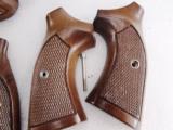 S&W J Square Butt Walnut Target Grips Sile Italy - 3 of 14