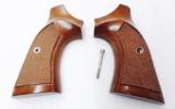 Rossi Revolver Sile Italian Checkered Walnut New Cond - 2 of 14