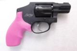Grips S&W J Frame Round Hogue Bantam Boot Pink GR61007 Smith & Wesson Chiefs Special
- 8 of 12