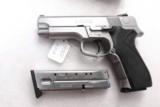 Smith & Wesson .40 model 4046 Stainless Steel Frame DAO 3 Dot 12 Shot 2 Magazines VG Milwaukee County Sheriff Dept
- 1 of 11