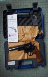 Smith and Wesson S&W Model 57 Classic, 41 Magnum - 1 of 8