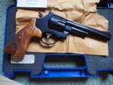 Smith and Wesson S&W Model 57 Classic, 41 Magnum - 2 of 8