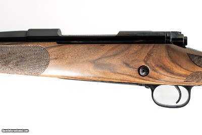 Winchester M70 Super Grade French Walnut 7MM REMMAG 26 IN