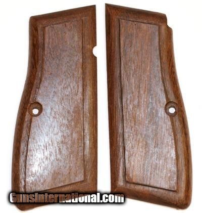 Browning FN Hi Power, Model 1935, Walnut Grips