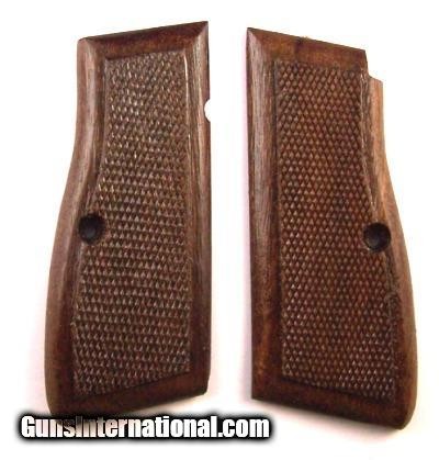 Browning FN Hi Power Model 1935 Walnut Grips