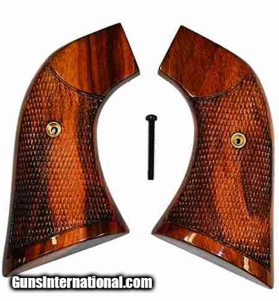 Ruger Super Blackhawk Goncalo Alves Grips, Checkered