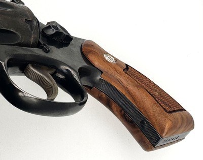Smith & Wesson K & L Frame Walnut Checkered Grips, Magna Style, Square Butt - Image 3 of 4