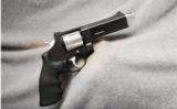 Smith & Wesson 627-5 V8 .357 Mag - 1 of 2