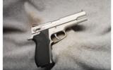 Smith & Wesson Mod 1006
10mm ACP - 1 of 2