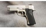 Smith & Wesson 4043
.40 S&W - 2 of 2