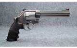Smith & Wesson 629-4 Classic .44 Magnum - 1 of 2