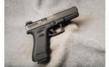 Glock Mod 17 RTF 9x19mm - 1 of 2