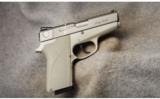 Smith & Wesson 3913 Lady Smith 9mm - 1 of 2