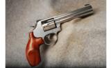 Smith & Wesson Mod 617-4 .22 LR - 1 of 2