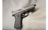 Glock Mod 17 9mm Luger - 1 of 2