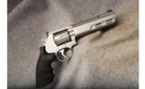 Smith & Wesson Perf. Center 686 .357 Mag/38 Spl+P - 1 of 2