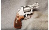 Smith & Wesson Perf. Center 686 .357mag/.38 Spl+P - 1 of 2