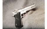 Smith & Wesson 1006 10mm ACP - 1 of 2