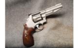 Smith & Wesson Performance Center 627-5 .357 Mag - 1 of 2