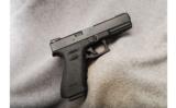 Glock Mod 22 .40 S&W - 1 of 2