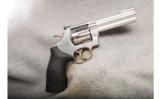 Smith & Wesson Mod 629-6 Classic .44 Mag - 1 of 2