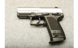 Heckler & Koch ~ USP Compact ~ .40 S&W - 2 of 2