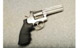 Smith & Wesson ~ 686-4 ~ .357 Mag - 1 of 2