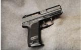Heckler & Koch ~ USP ~ .40 S&W - 1 of 2