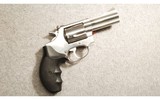 Smith & Wesson ~ 60-4 ~ .38 S&W Special