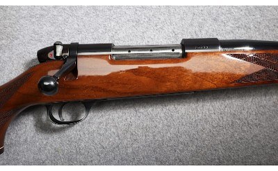 Weatherby ~ Mark V ~ .300 Weatherby Magnum - Image 3 of 10