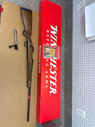 Winchester M-70 Fwt Deluxe 300 win mag - Image 1 of 6